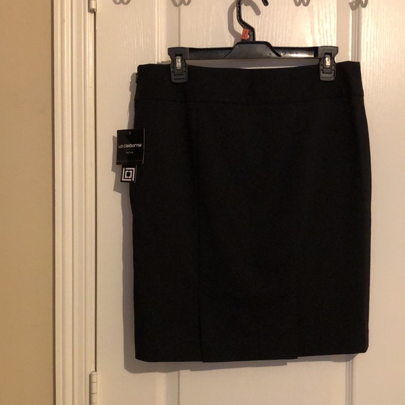 NWT LIZ Claiborne skirt size 10P black. - Picture 3 of 5